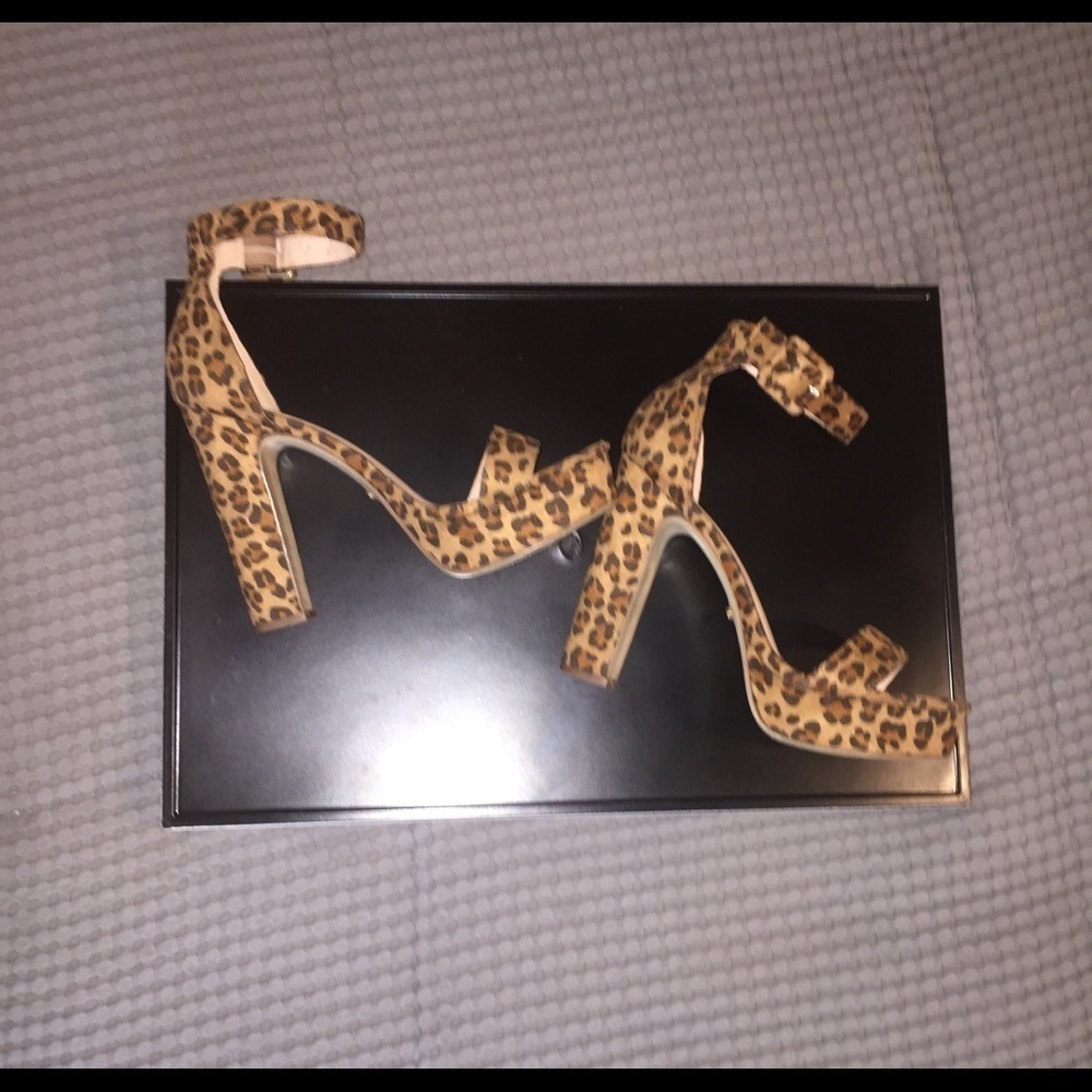 Ideal Shoes Leopard Platform chunky heel Sandals 8 - Picture 6 of 11